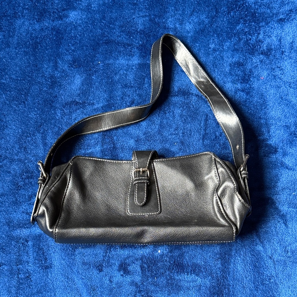 Sleek Black Shoulder Bag